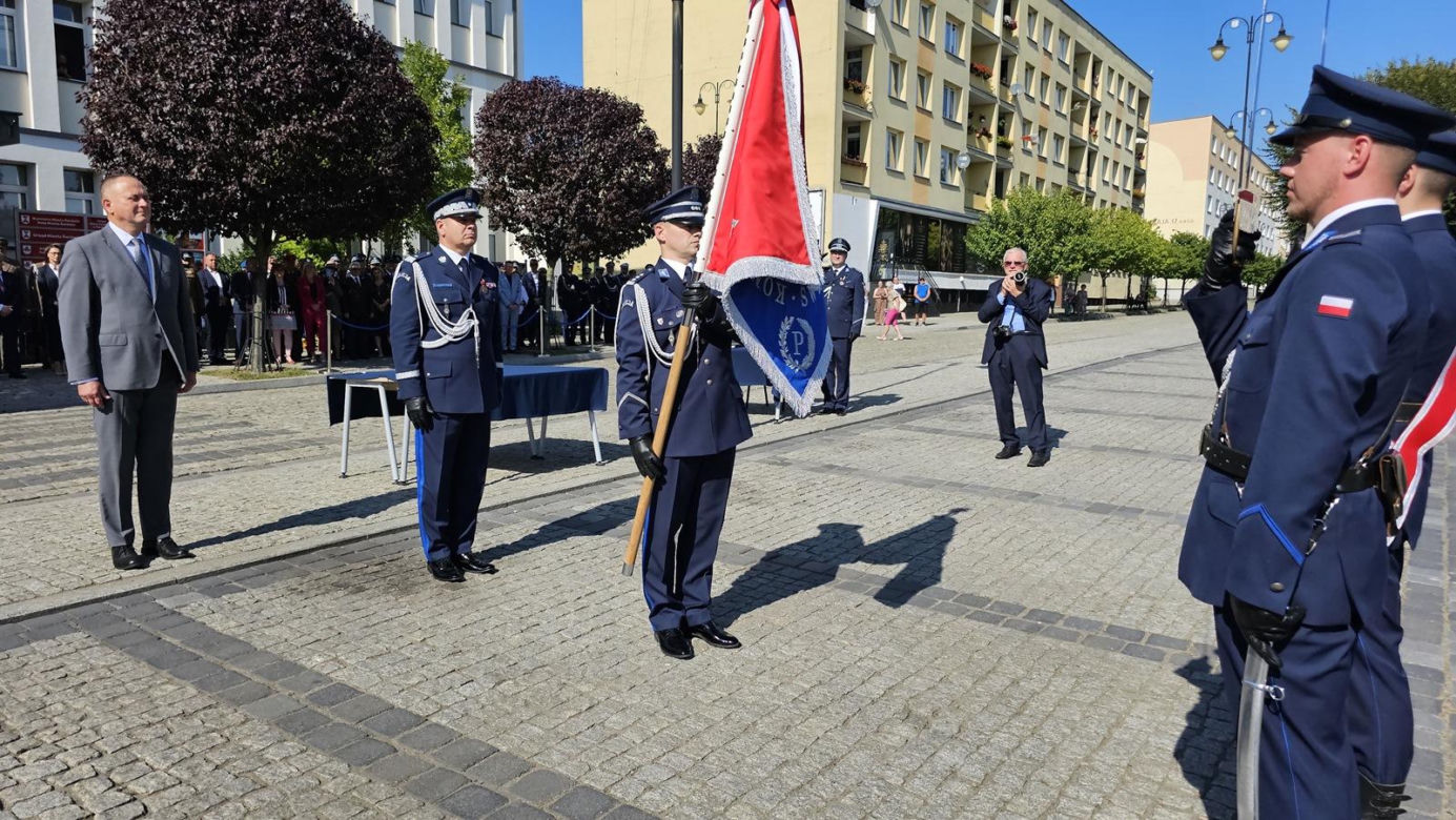 Nadanie sztandaru dla KPP w Świdwinie