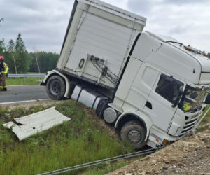 Ciężarówka blokuje obwodnicę Wąchocka