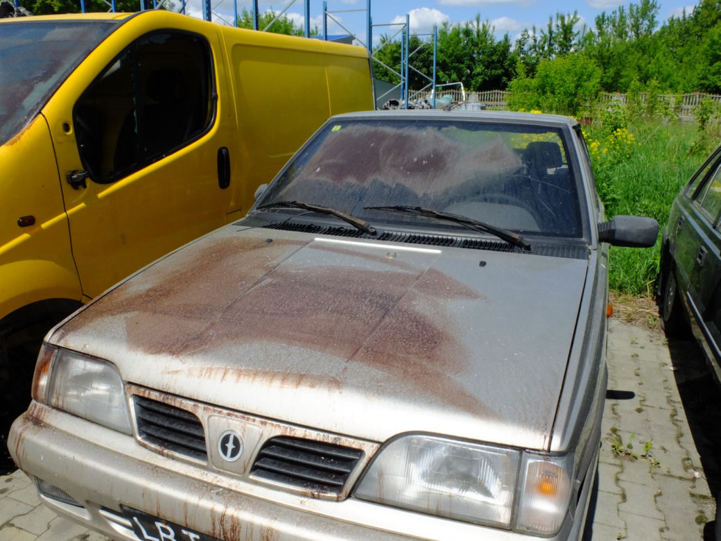 Niszczyli samochody dla zabawy, bo się nudzili. Kto? Trzech...11-latków z Dęblina
