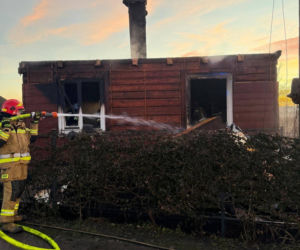 Pożar domu w Wielkiej Wsi. Jedna osoba poszkodowana, gmina organizuje pomoc przed świetami