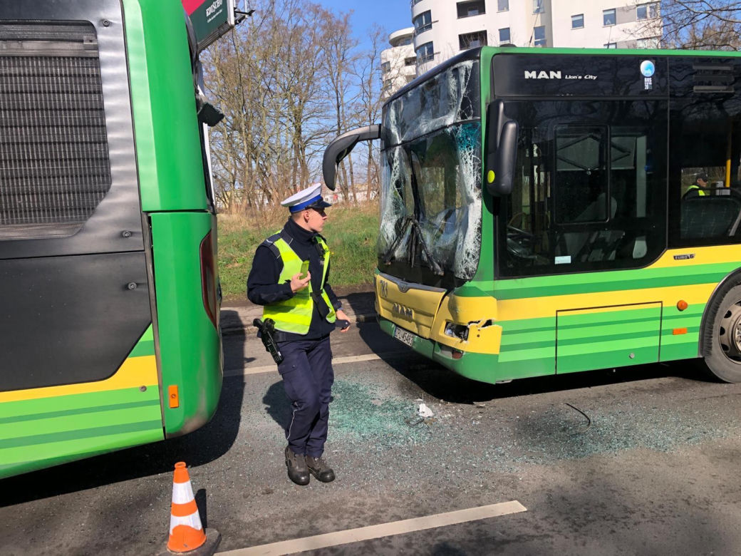 Straszny wypadek autobusów w Szczecinie. Kilkunastu poszkodowanych, w tym 7 dzieci