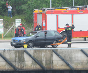 Auto w kanale portowym