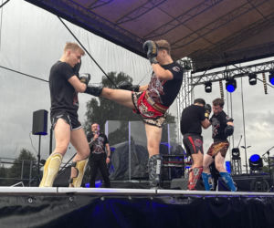 Tłumy na Festiwalu Pod Zaporą w Brodach! Oskar Cyms i „Złoty Gumiak” skradli serca publiczności