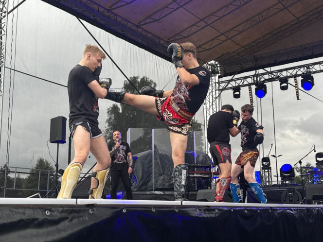 Tłumy na Festiwalu Pod Zaporą w Brodach! Oskar Cyms i „Złoty Gumiak” skradli serca publiczności