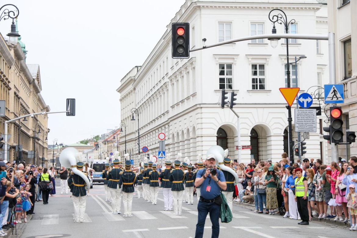 Parada Syrenki 2025 przeszła ulicami Warszawy. Na trasie 20 barwnych platform
