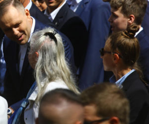 Nawrocki na procesji z rodziną