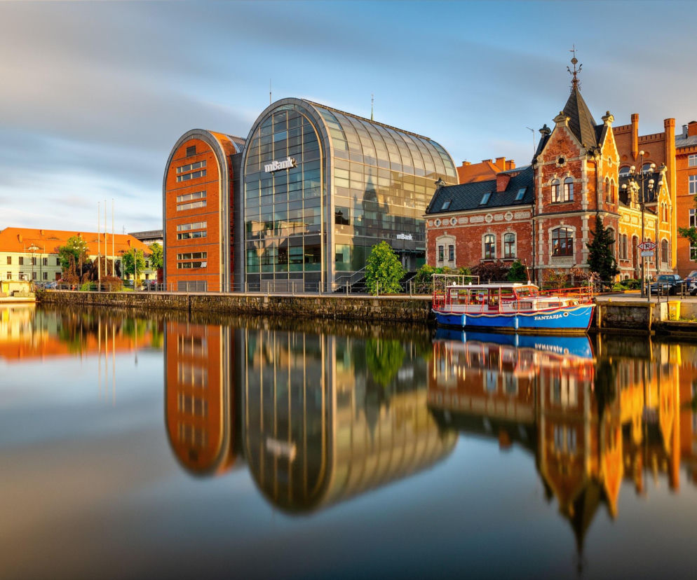 Bydgoszcz. Nowe Spichrze (1996) i pałacyk Lloyda (1886)