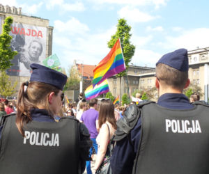 Gigantyczne siły policji zabezpieczały Marsz Równości i kontrmanifestacje w Krakowie