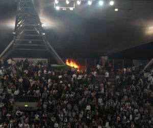 Płoną trybuny przez Łazienkowskiej 3