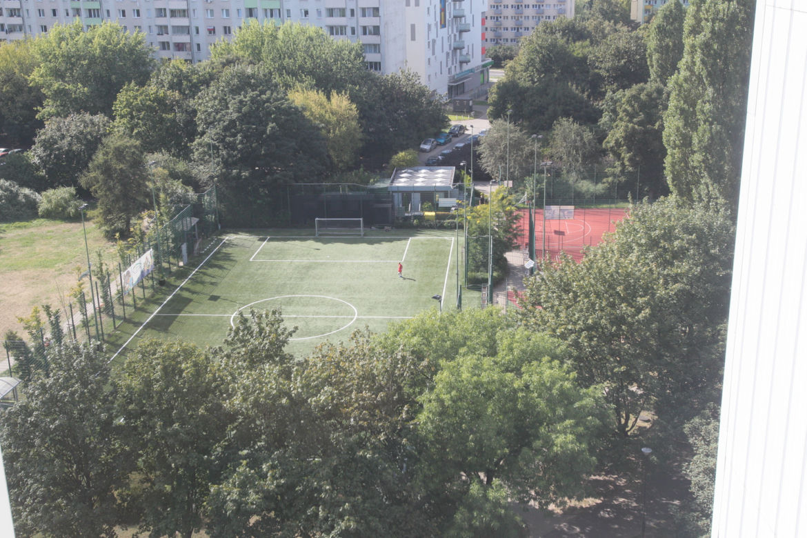 Tajemniczy mężczyzna grasuje w parku Olszyna na warszawskich Bielanach. „Składał 10-latce niemoralne propozycje”