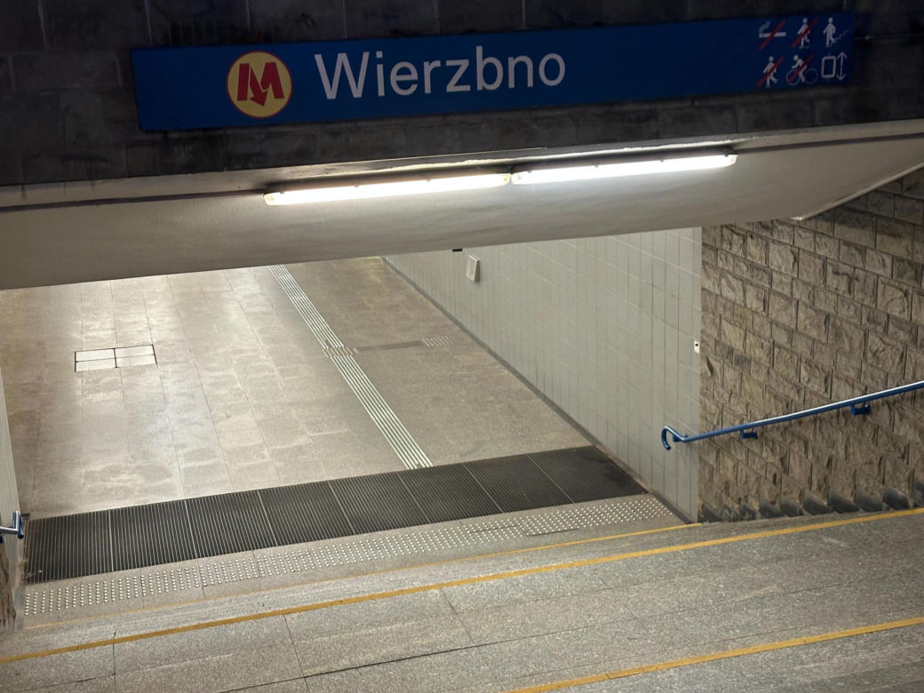 Śmiertelny wypadek na stacji metra w Warszawie