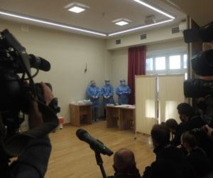 W Lublinie jako pierwsi zaszczepili się medycy na co dzień walczący z epidemią  