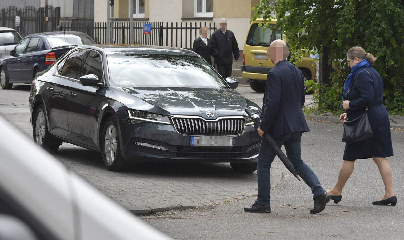 Pawłowicz modli się z ochroniarzem