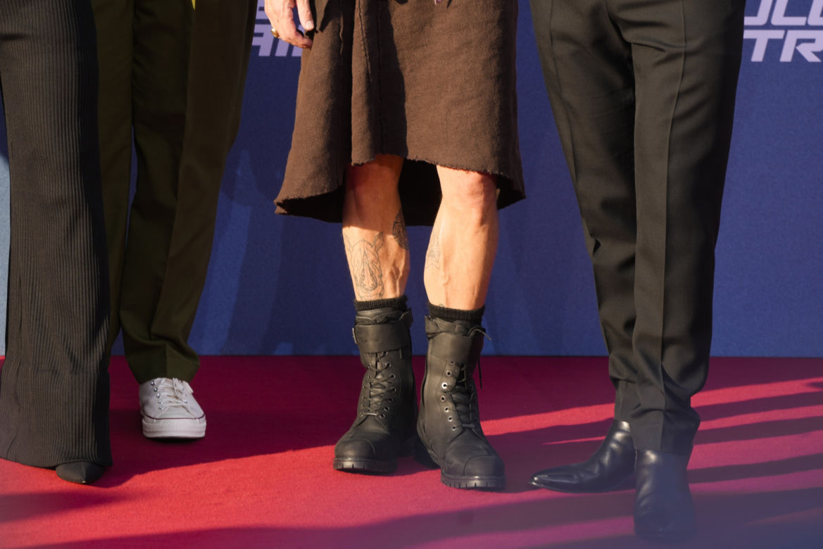 Brad Pitt w spódnicy. Pokazał się z zupełnie innej strony
