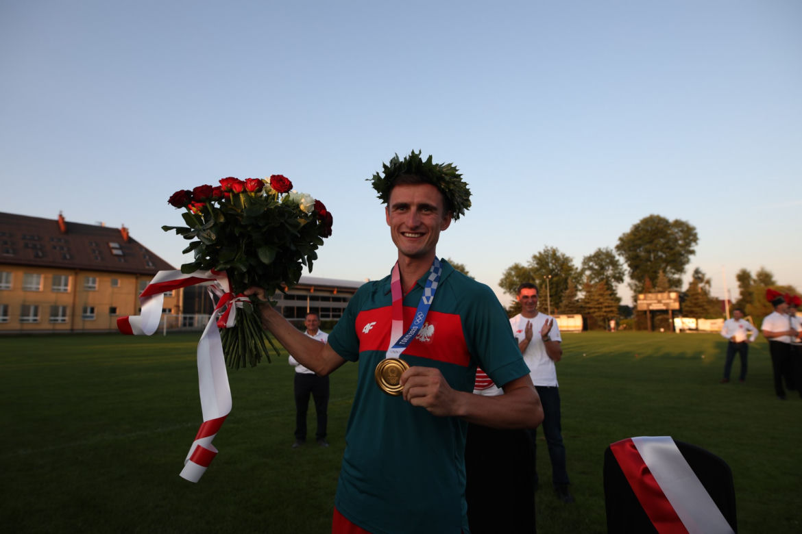 Dawid Tomala przywitany w domu