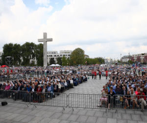 Tłum pielgrzymów w Warszawie. Wierni przybyli na beatyfikację kard. Stefana Wyszyńskiego
