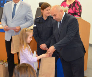 „Plastyczne Oscary” i mosty między pokoleniami. Wielki finał konkursów w ramach kampanii „Widzę – rozmawiam – reaguję” w Siedlcach