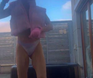 Doda morsuje na tarasie