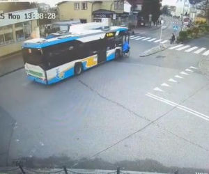 Autobus potrącił 74-letnią rowerzystkę