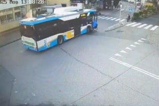 Autobus potrącił 74-letnią rowerzystkę