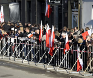 Trumny pary prezydenckiej już w Bazylice Mariackiej