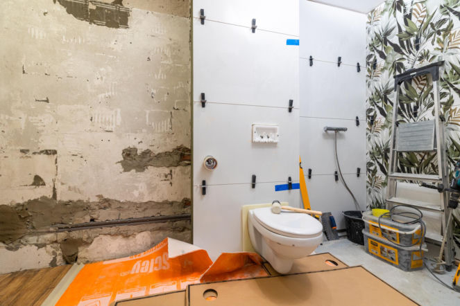 Murator Remontuje, Klejenie i fugowanie płytek