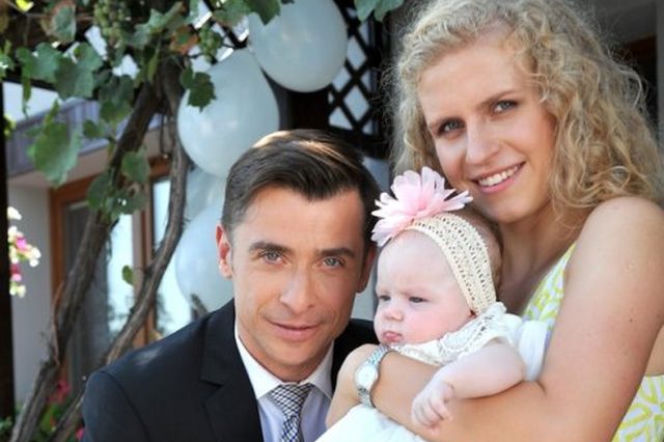 M jak miłość. Hania (Maja Marczak), Natalka (Marcjanna Lelek), Marek (Kacper Kuszewski)