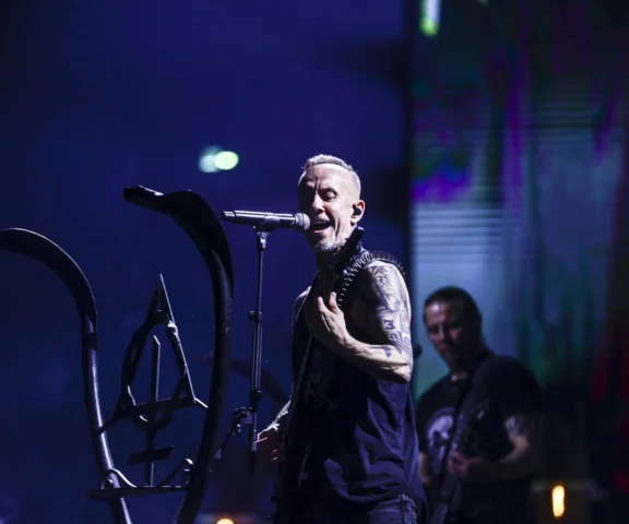 Kiedyś mroczny metalowiec z podziemia. Tak na przestrzeni lat zmieniał się Adam Darski z Behemotha