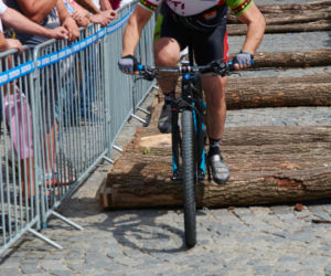 Na rowerach między kamienicami Starego Miasta. Eliminator MTB w Lublinie