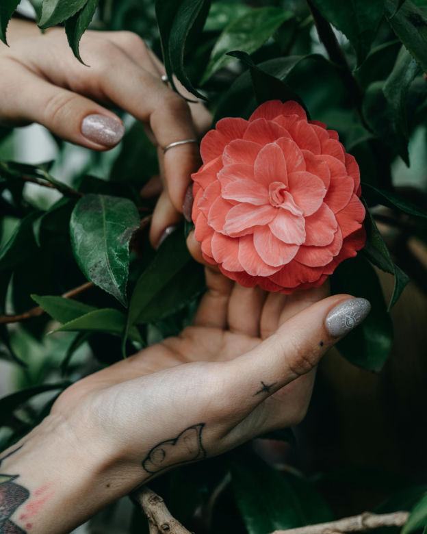 Szukasz idealnego manicure’u na lato? Te kolory pięknie podkreślą wakacyjną opaleniznę