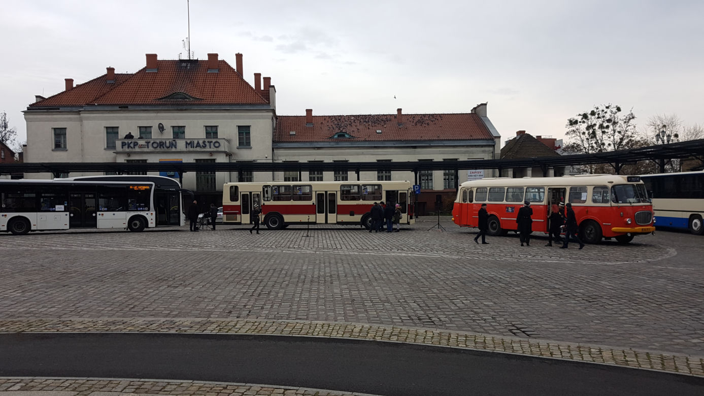 Sentymentalna podróż w Toruniu. Tak wyglądała przejażdżka "Ogórkiem"