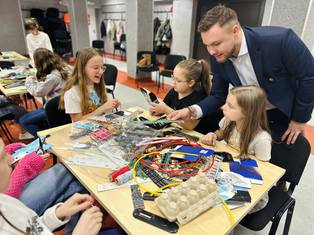 Szykowne śmieci – projekt „Moda na recykling” w gminie Mordy