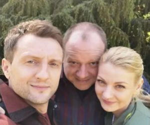 M jak miłość. Tadeusz (Bartłomiej Nowosielski), Ula (Iga Krefft), Bartek (Arkadiusz Smoleński)