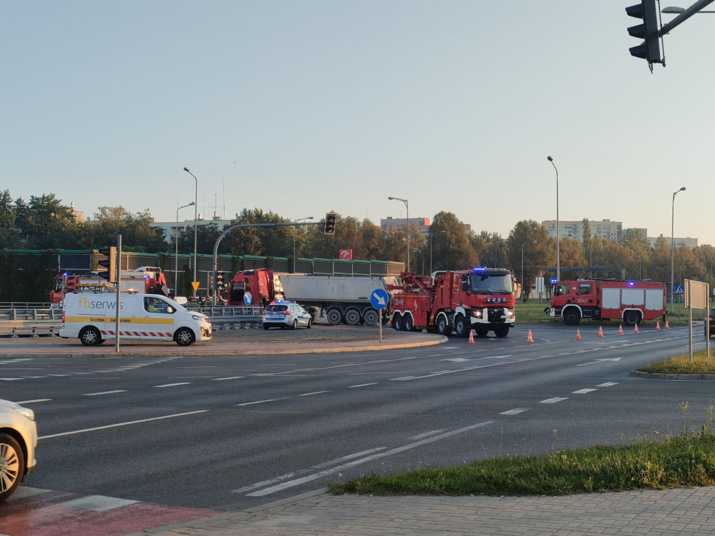 Przewrócona ciężarówka w Kielcach