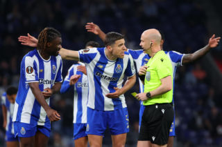 Koszmar Jana Bednarka w Lidze Europy! Pietuszewski mógł tylko patrzeć