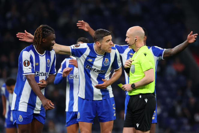 Koszmar Jana Bednarka w Lidze Europy! Pietuszewski mógł tylko patrzeć