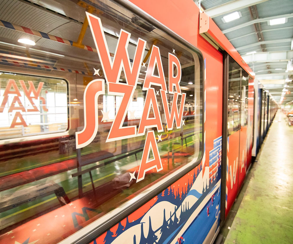Świąteczne wagony metra 2021 - jak będą wyglądały? To wspaniała niespodzianka! [ZDJĘCIA]