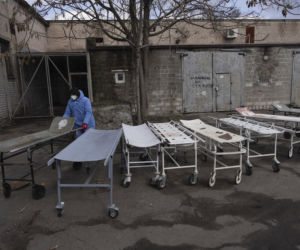W ciąży uciekała z bombardowanego szpitala w Mariupolu. Teraz mówi, że ataku nie było. Jest zakładniczką?