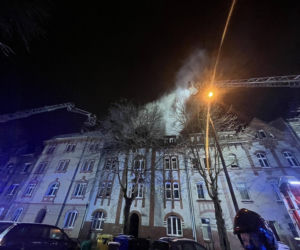 Ktoś wybiegł z klatki, pan Dawid się obudził i zaczął ewakuować kamienicę