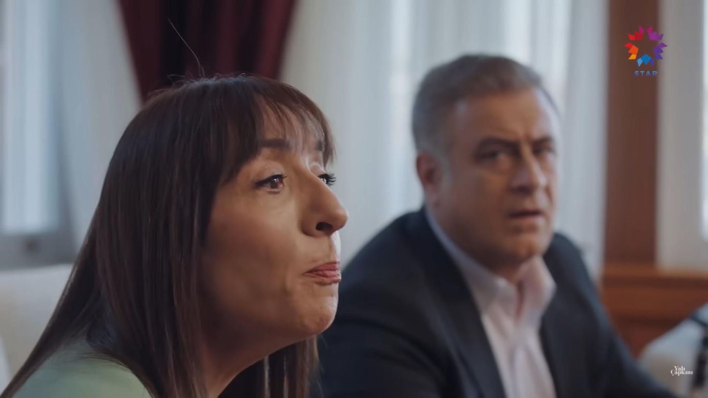 Złoty chłopak. Nukhet ucisza głosy w swojej głowie. Mówi sama do siebie!