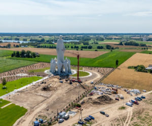 Budowa pomnika Matki Boskiej w Konotopiu