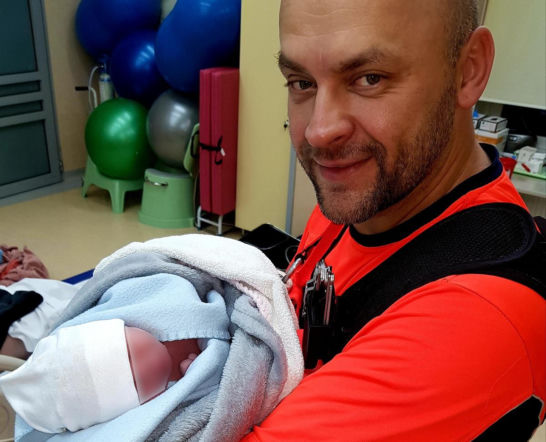 Aleksander urodził się w domu. Poród przyjął funkcjonariusz Straży Granicznej