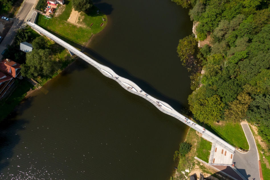Kładka w Zagórzu Śląskim projektu pracowni isba i Mosty – Wrocław