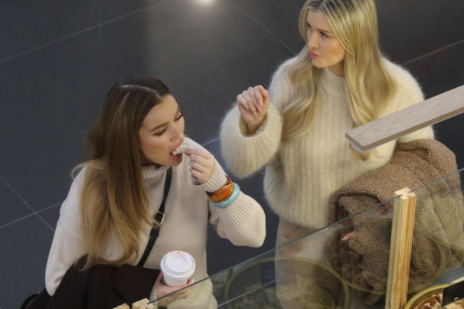 Joanna Krupa z siostrą Martą. Zjadły w mlecznym i poszły po patelnię