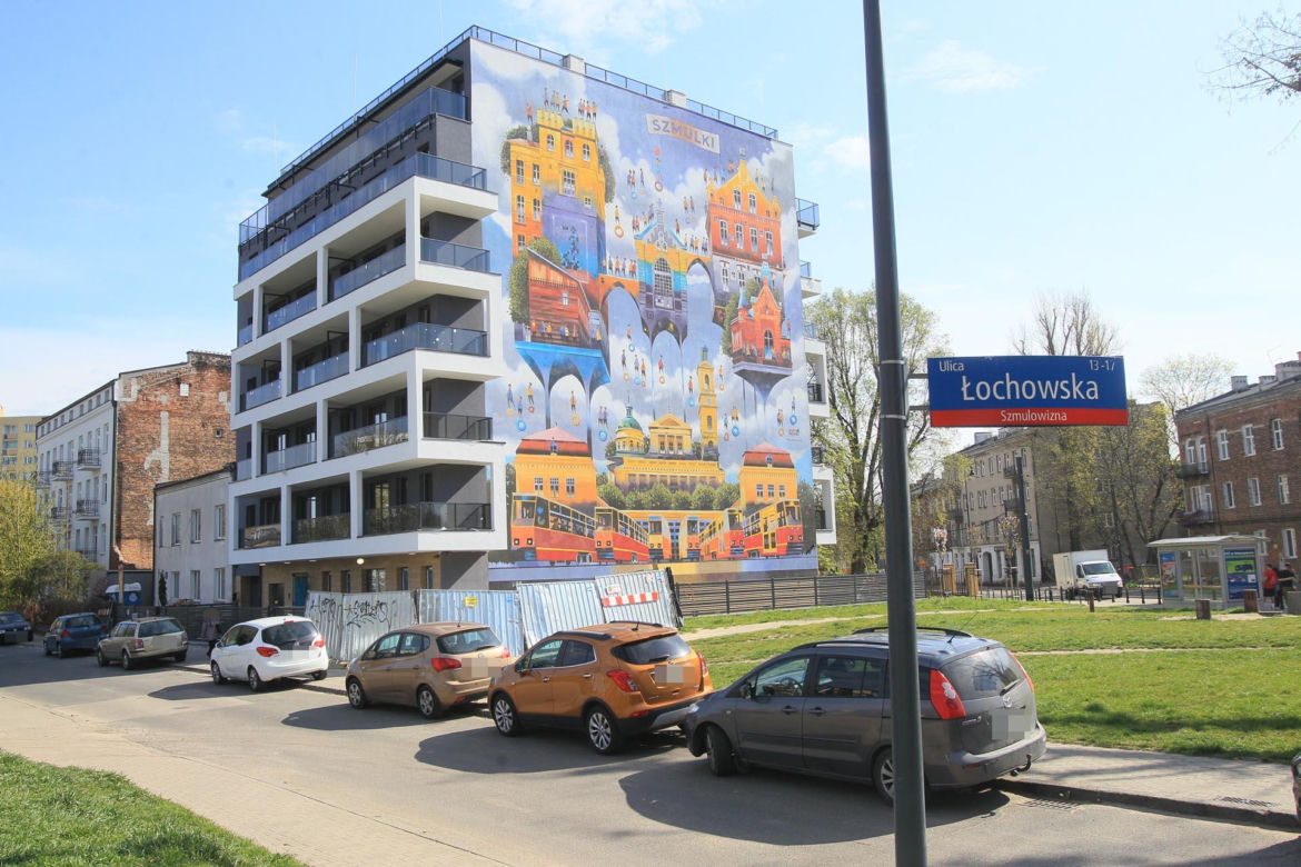 Na dachu budynku w Warszawie zbudowali plac zabaw. Deweloper zapewnia, że to bezpieczne