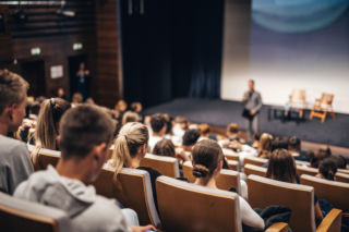 Maturzyści wybierają. Zaskakujące zmiany na liście najbardziej pożądanych kierunków studiów