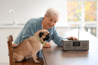 Słuchowiska radiowe to zapomniany trening dla mózgu. Jego skuteczność zależy od jednego zmysłu