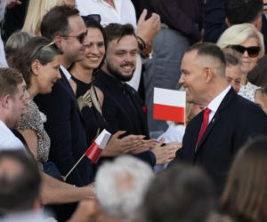 Nawroccy z synami, ale zabrakło małej Kasi. Wielkie świętowanie przed Pałacem Prezydenckim 