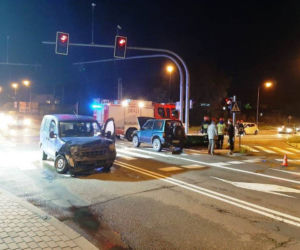Nowy Sącz. Zderzenie czterech samochodów. Jeden zgubił łódkę