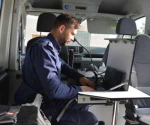 Volkswagen Crafter jako policyjny Ambulans Pogotowia Ruchu Drogowego